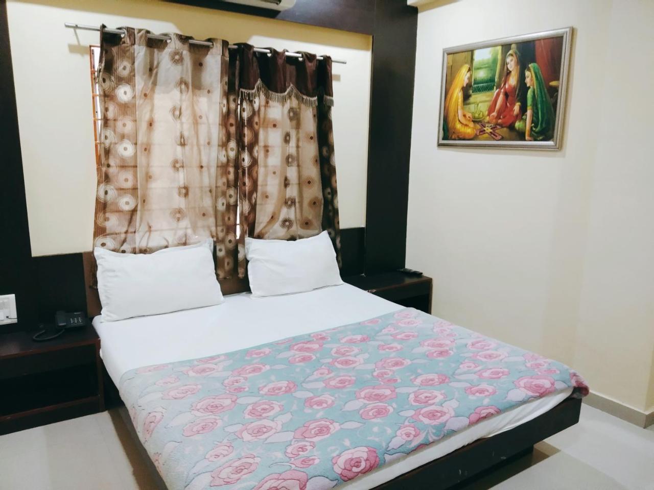 Hotel Krishna Palace Ahmedabad Eksteriør bilde