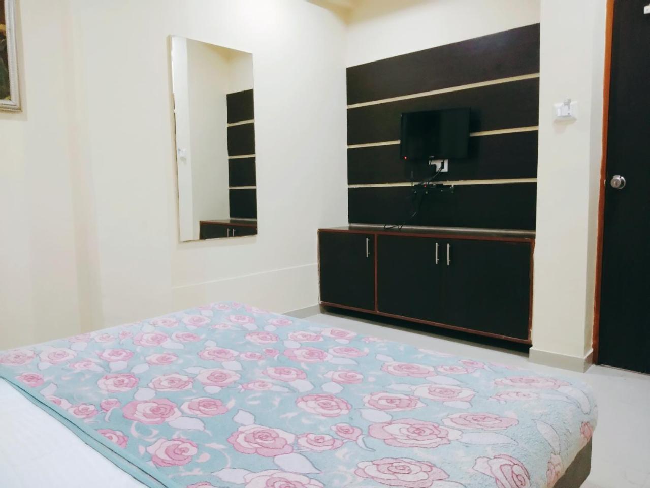 Hotel Krishna Palace Ahmedabad Eksteriør bilde