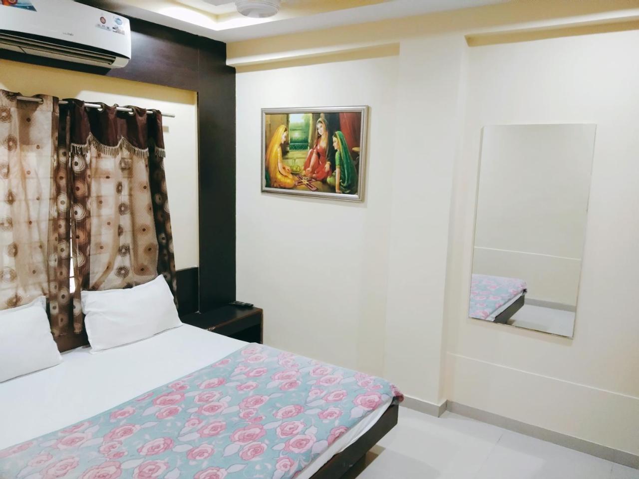 Hotel Krishna Palace Ahmedabad Eksteriør bilde